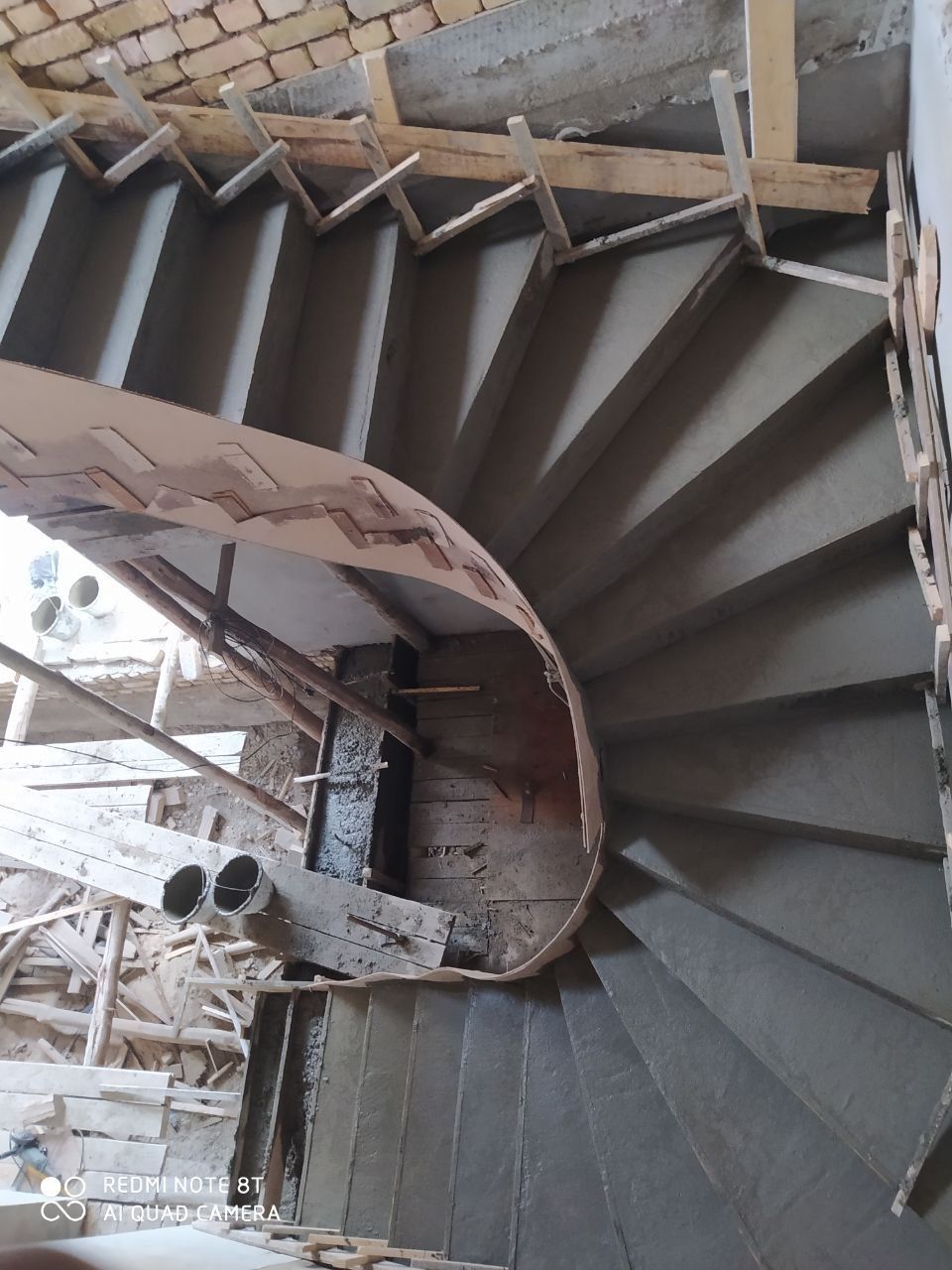 Beton zina quyish hizmati siznig uyingizga kòrkam quship turuvchi zina