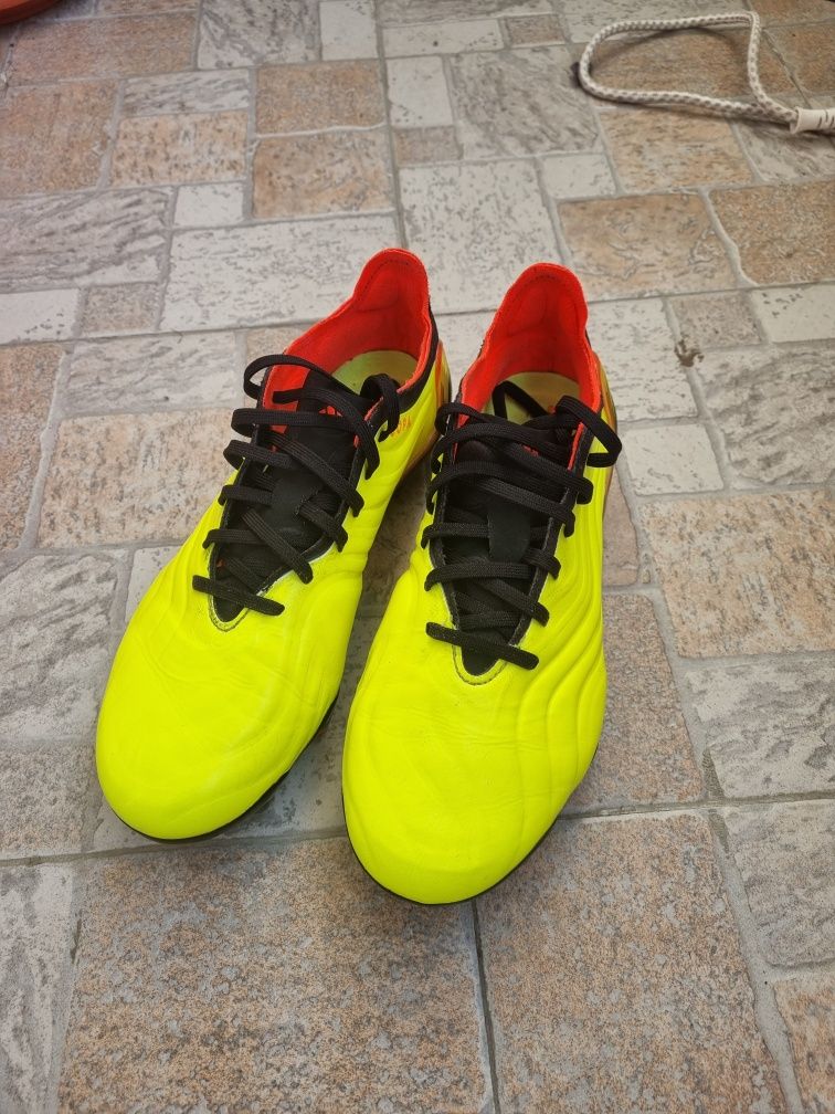 Продавам бутонки Adidas
