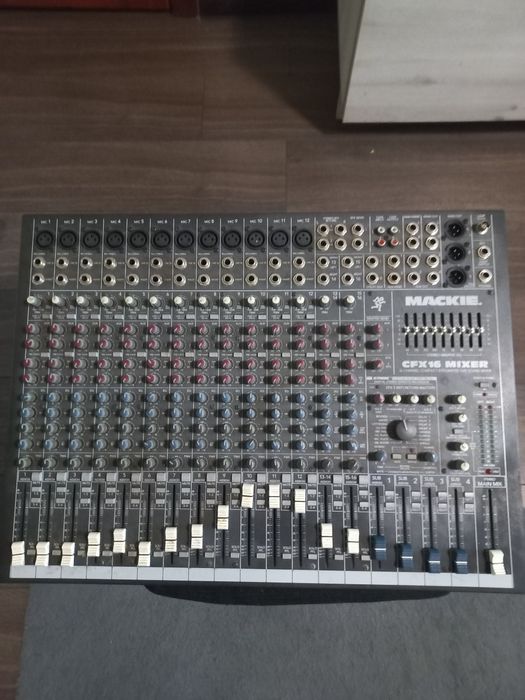 Vând mixer profesional Makie cfx16