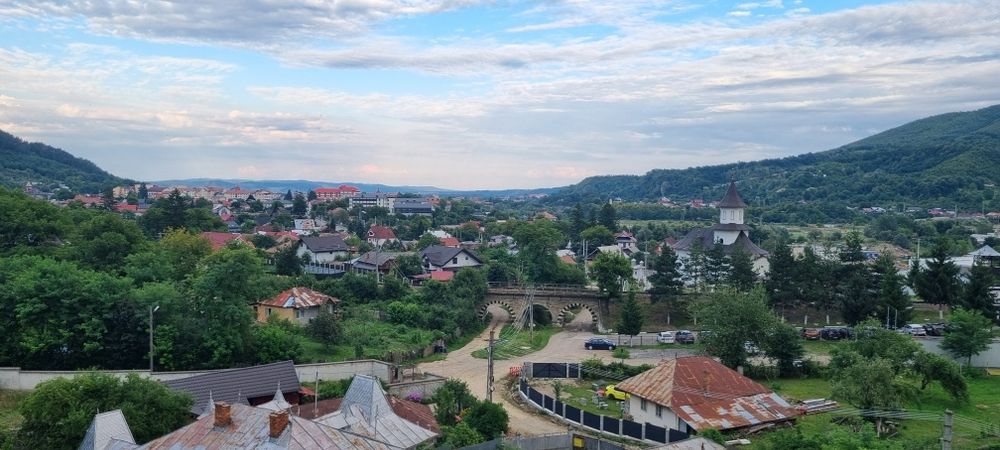 Ofer spre vânzare casă nouă în construcție, cu grădină Tg.Ocna