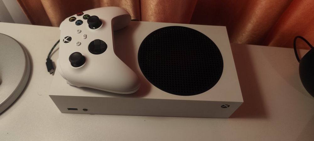Xbox s конзола - пълен комплект