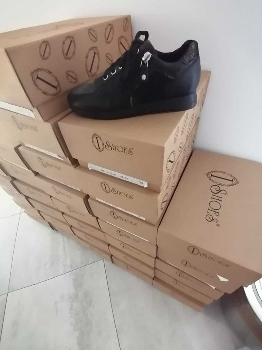 Нови български обувки.