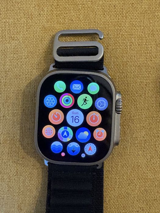 Apple Watch Ultra 2-49мм, титаний, 2 каишки и задядно
