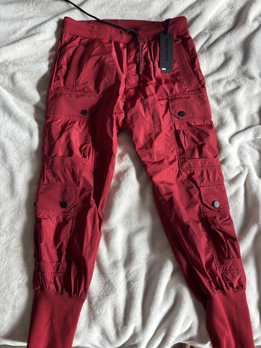 Продавам черверно долнище. Чисто ново