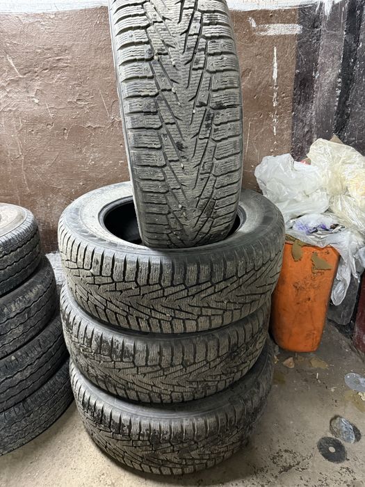 Продам зимние шины шипованные R20 Hakkapelita