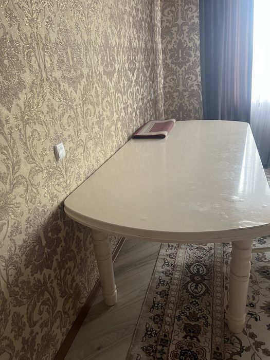 Стол для гостей