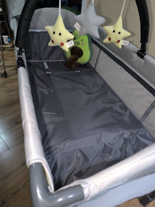 Детская кроватка-манеж