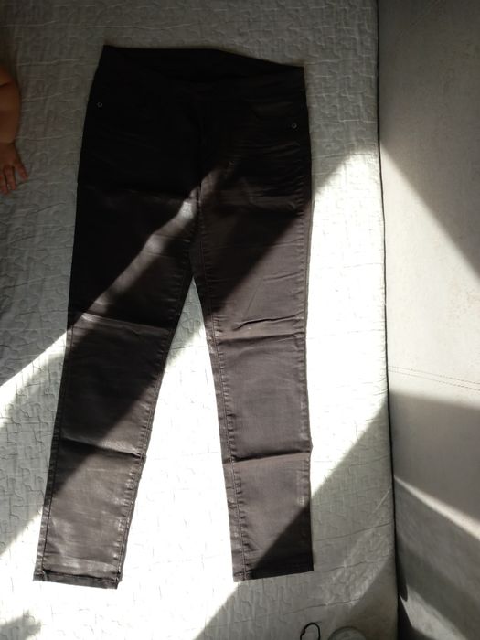 Blugi elastici lucioși marimea 40 damă