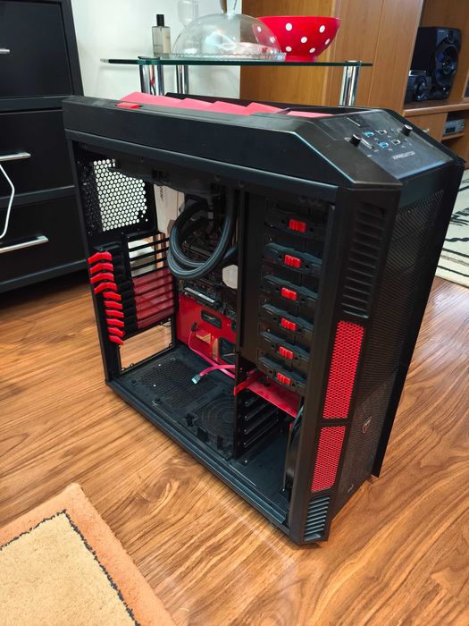 Продам кейс Aerocool XPredator Red