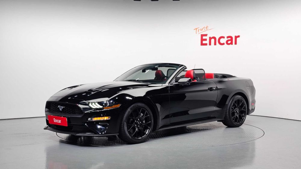 Ford Mustang Convertible — 2020 год