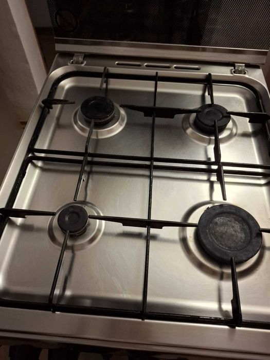 Vand Aragaz cu 4 ochiuri Indesit