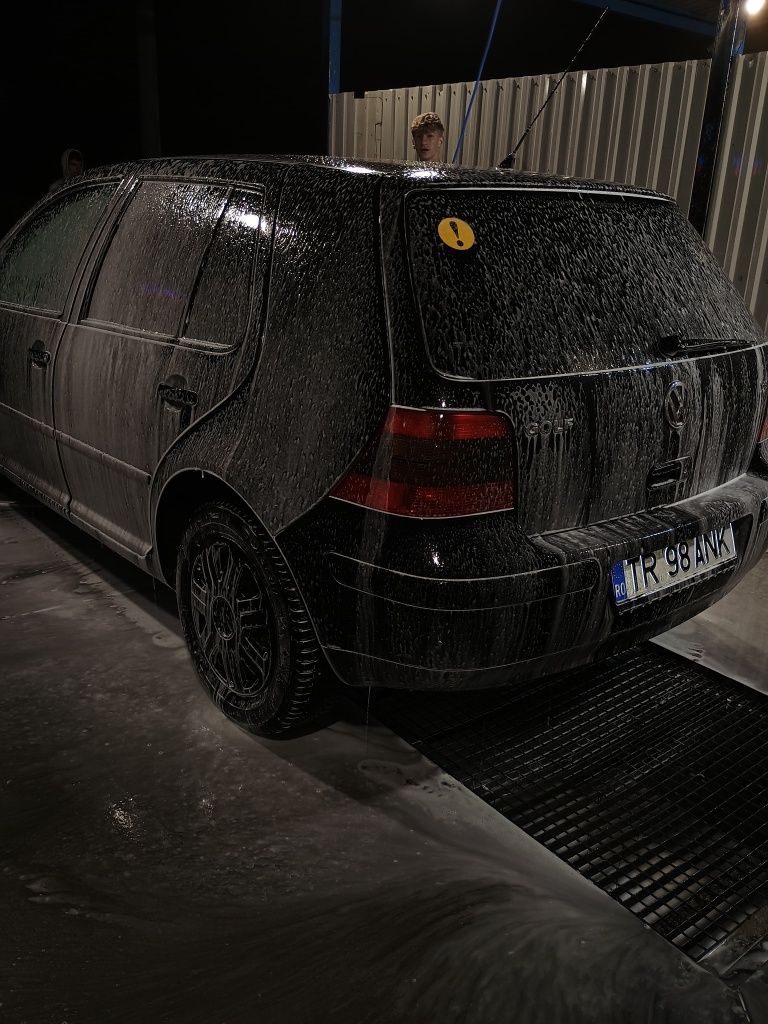 VW Golf 4 - 1.6 Benzină, 101 CP, AC, Geamuri electrice, ITP valabil

V