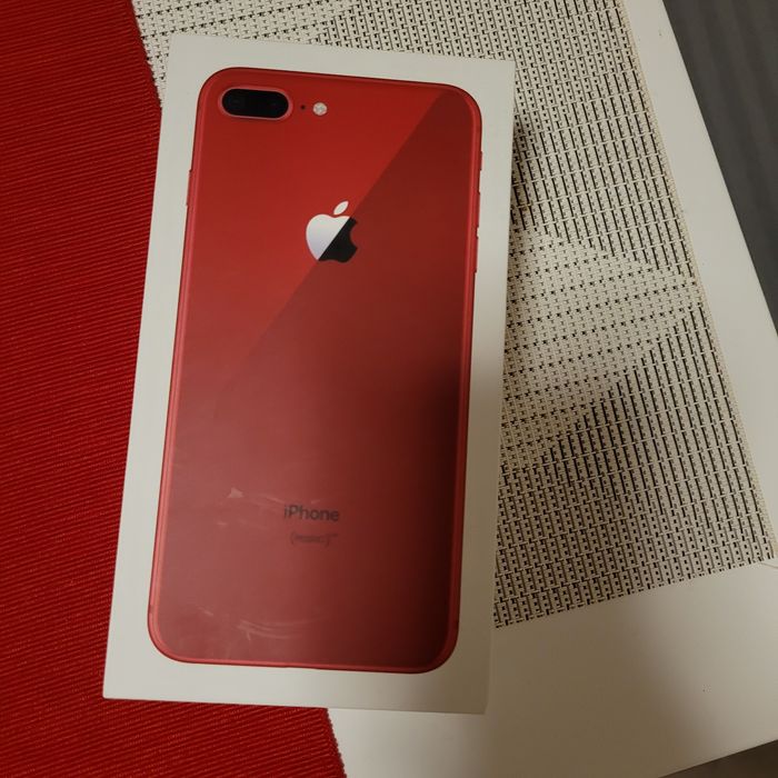 iPhone 8 плюс червен