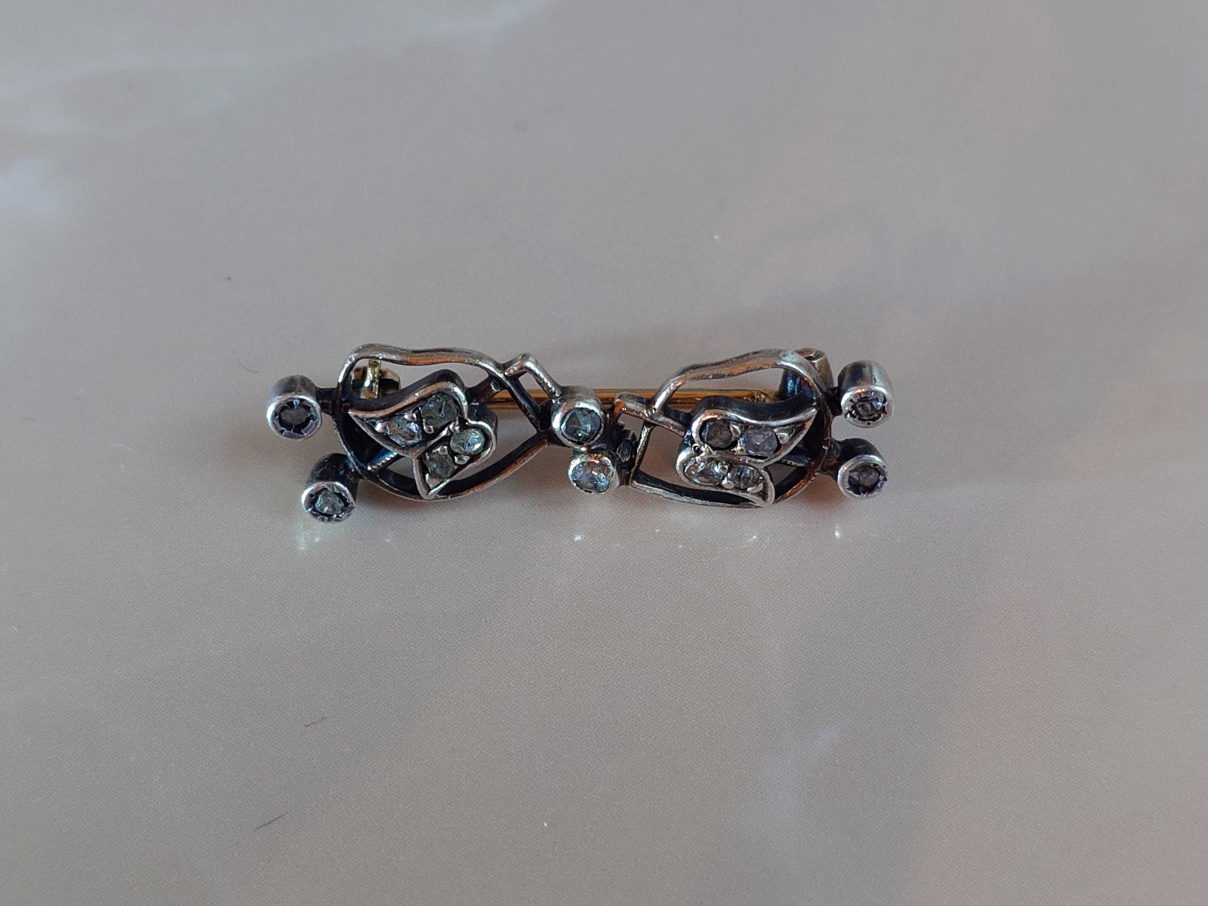 Brosa victoriana din aur de 18 k cu argint