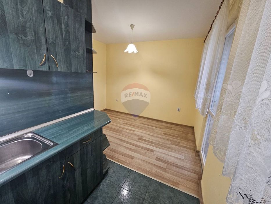 Дава се под наем Тристаен апартамент в Варна, Възраждане 1 - 95 кв.м за 433.5 € - Снимка #7