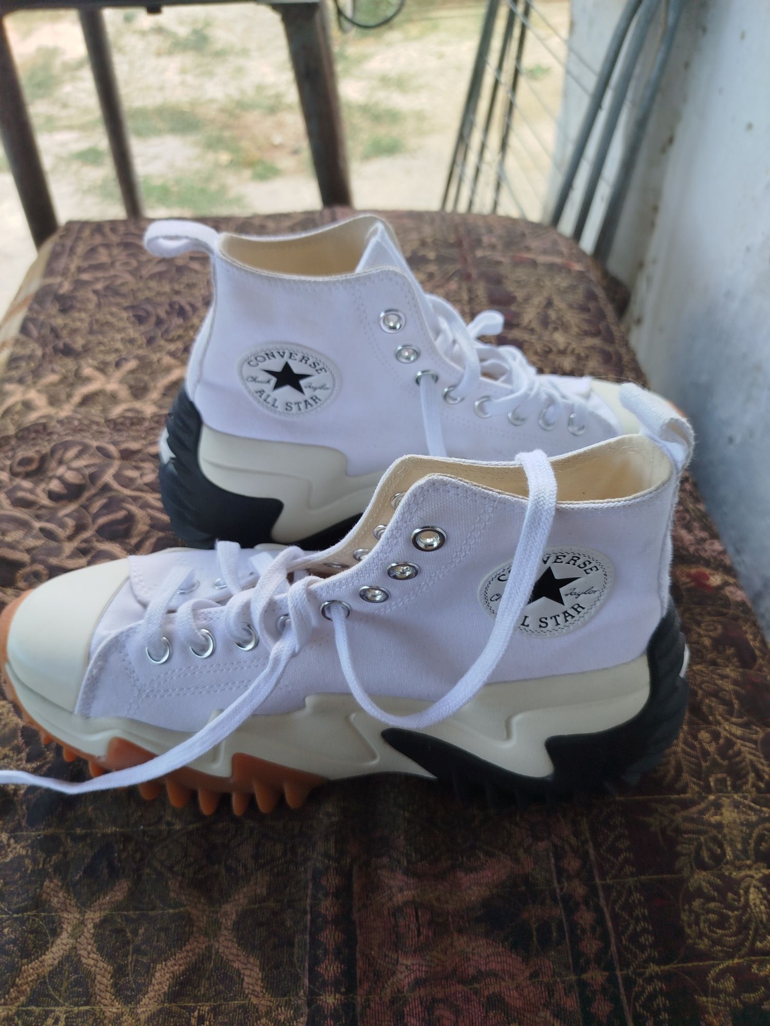 Converse Run Star Motion
