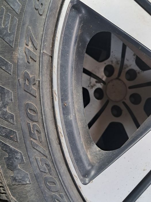 Vând 4 jenti cu cauciucuri M/S