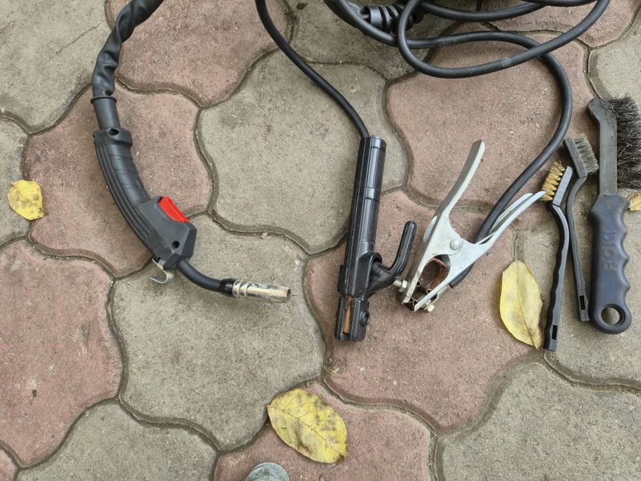 Aparat de sudura Velt Mig MMA 131, kit complet de suruda