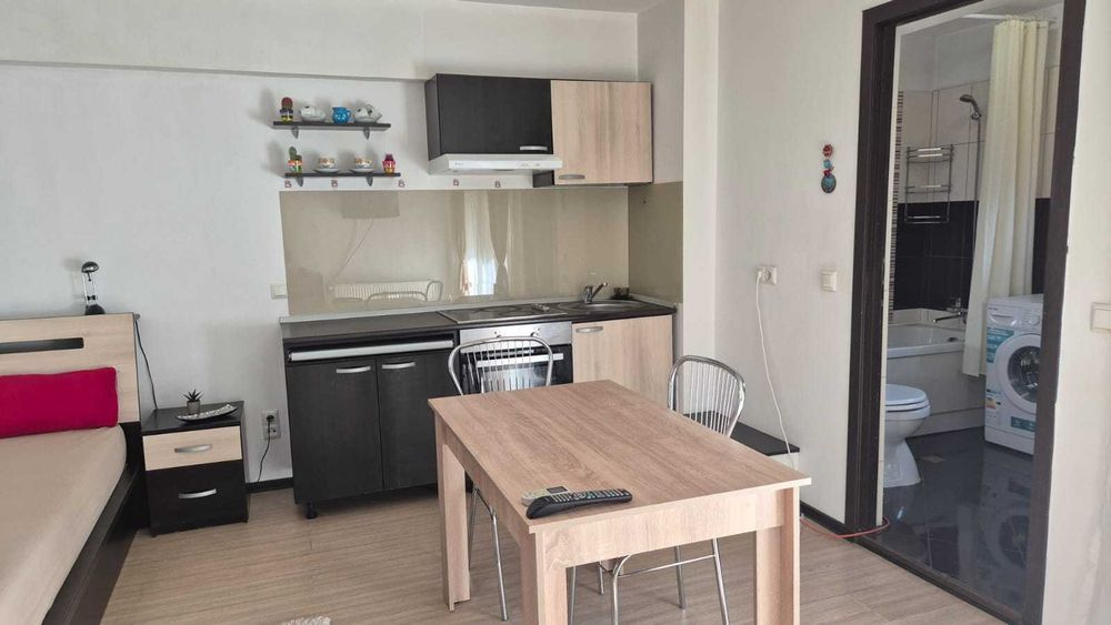 Studio Zona Pallas, Lângă Lazăr Residence