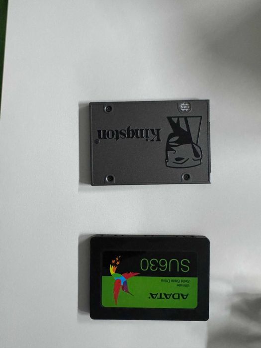 SSD-uri si HDD-uri