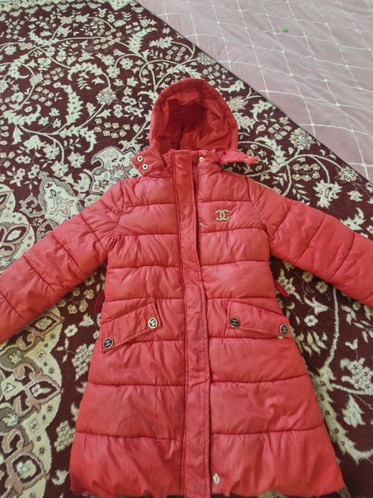 Продам срочно куртку для девочек, на 8/9 лет