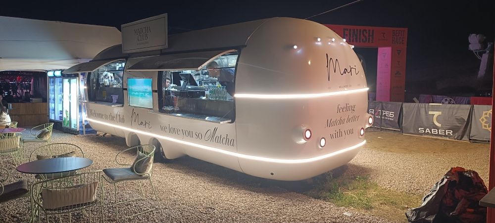 Современный и футуристический фудтрак, модель  "CITYLINER"