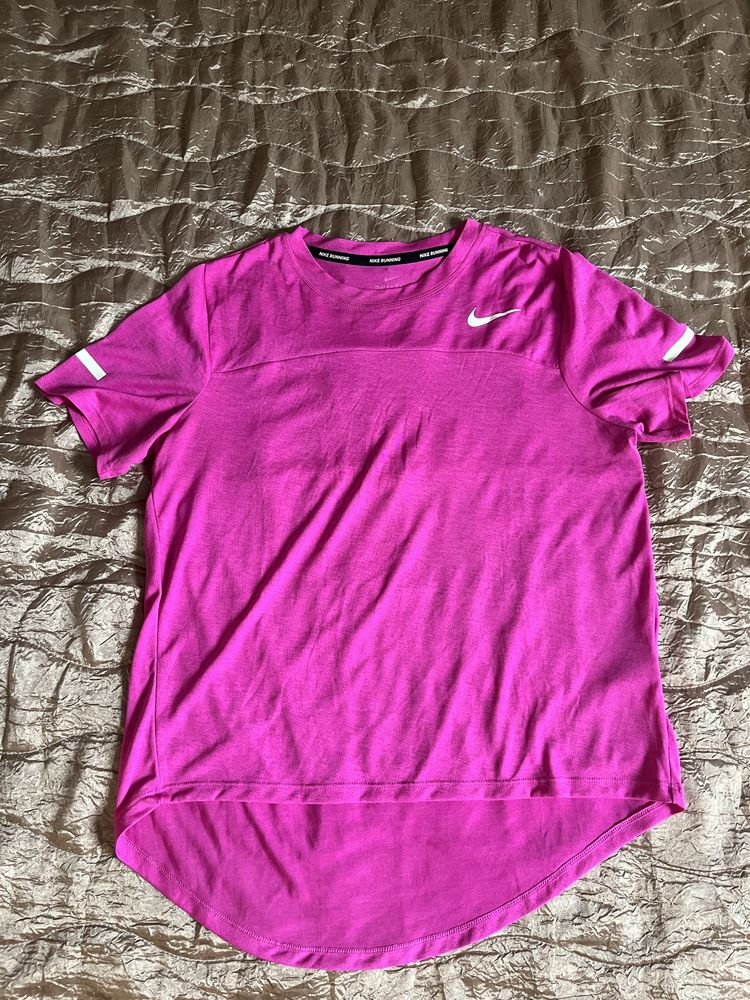 Спортни дрехи Nike, Bershka, Domyos
