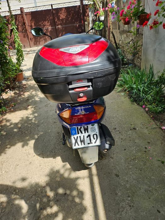 Honda Lead SCV 100