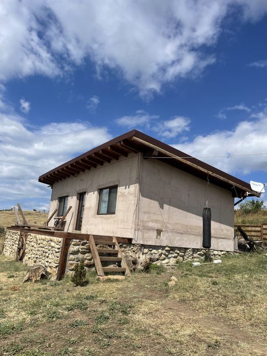 Teren intravilan 3000m cu  cabana in Jugureni Prahova