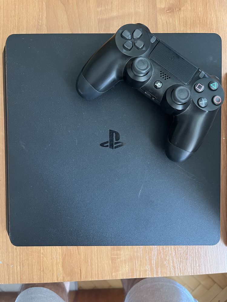 Ps4 slim с 2 игри