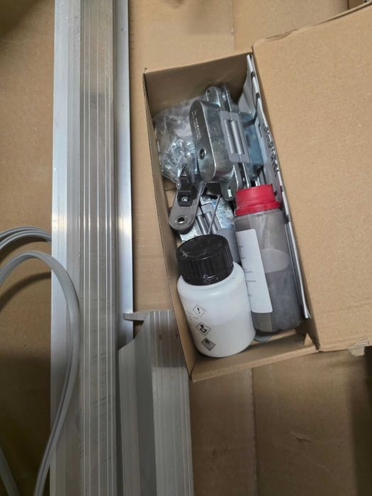 Продавам тапетна врата PORTA HIDE, 70 см., дясна с отваряне навътре