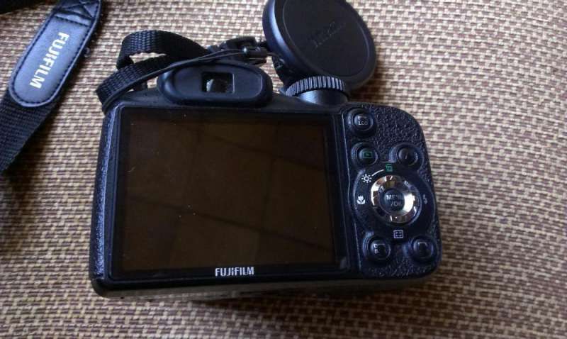 Продавам цифров фотоапарат Fuji FinePix S1800