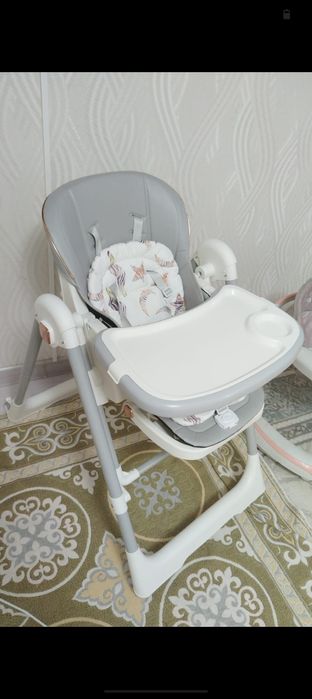 Бала отыратын стол тамак жегенде