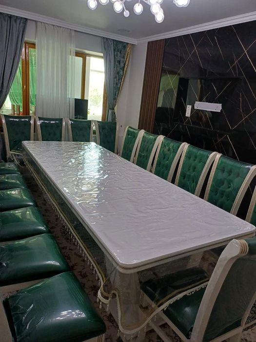 Стол и стулья новые