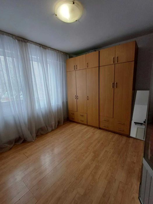 Inhiriez Garsonieră cu loc de parcare         Piața Sudului, București