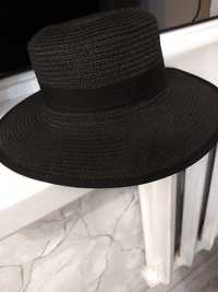 Красивая модная шляпа