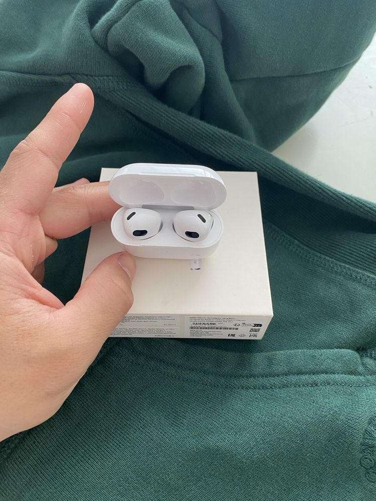 AirPods 3.