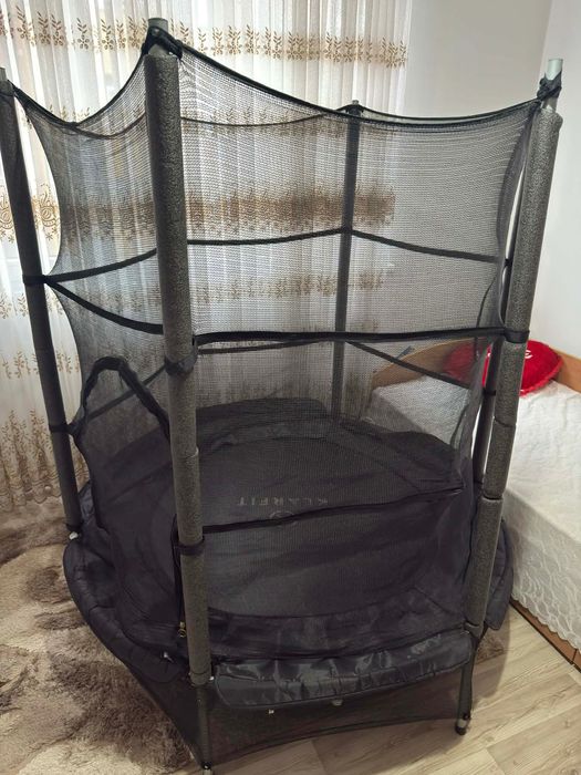 Детски батут със защитена мрежа