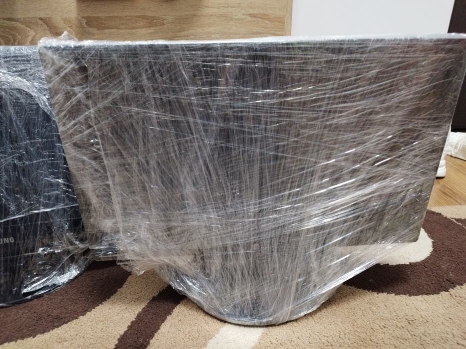 2 Monitoare funcționale vechi(Samsung,LG)