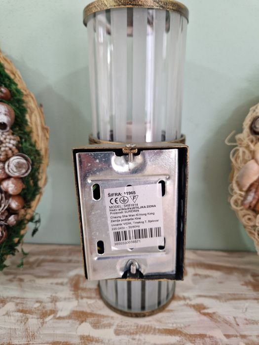 Лампа за стена ,нова с размери около 30см.и диаметър 6 см.