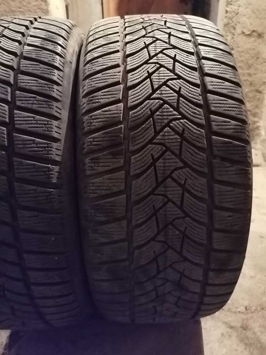 Продавам 2 броя зимни гуми 245.45.18 на 1 сезон дот 2022 Dunlop