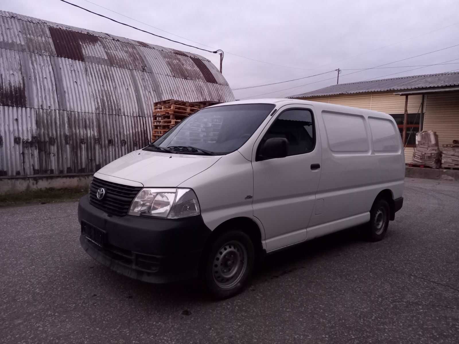 Toyota Hiace 2,5 d4d 4x4 перфектен обслужен без забележки