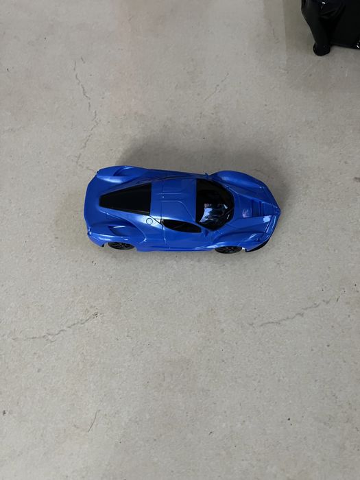 Masinute care se urca pe pereti cu telecomanda