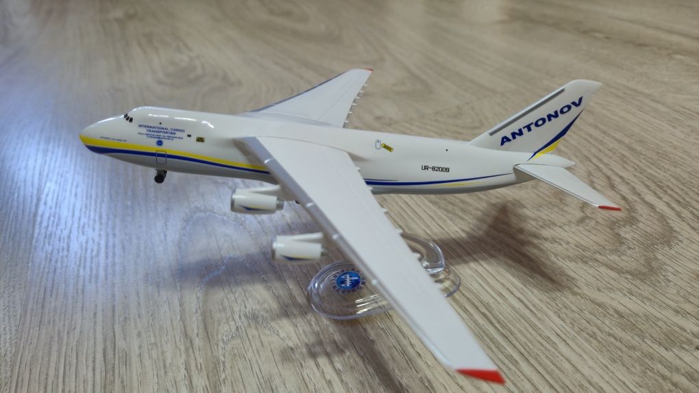 Модель самолеьа АН-124 Руслан