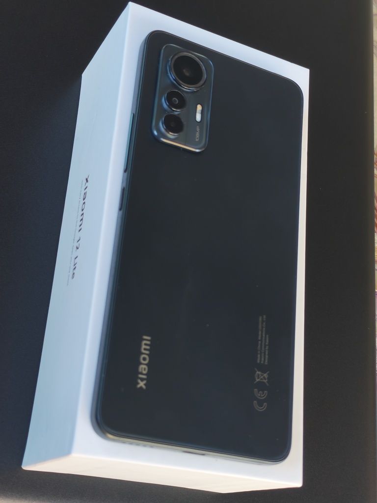 Продам Xiaomi 12 lite Black 8/256 + Xiaomi Buds 3 отличном состоянии