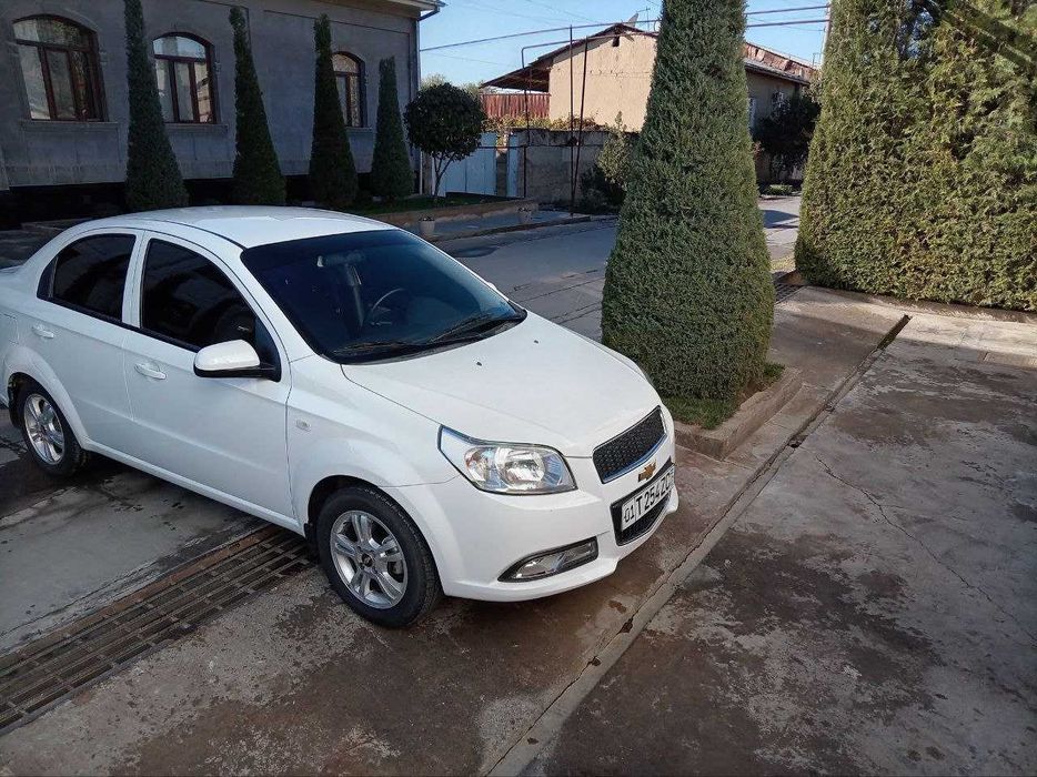 Нексия 3 сотилади