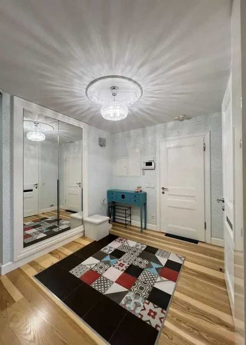 Дава се под наем Двустаен апартамент в София, Център - 66 кв.м за 408 € - Снимка #1