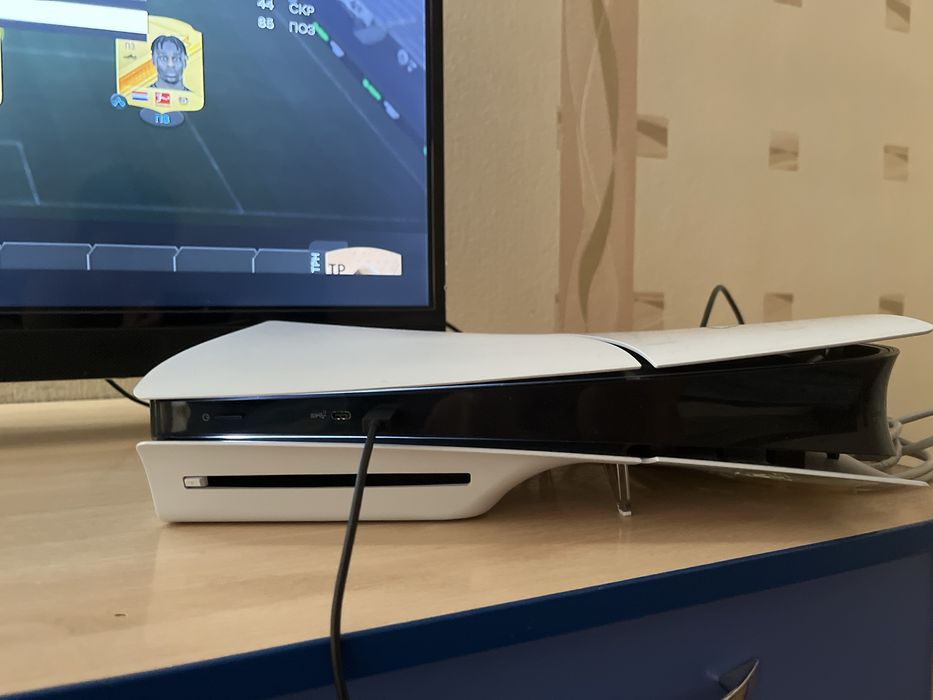 пс 5 слим,2 джойстика