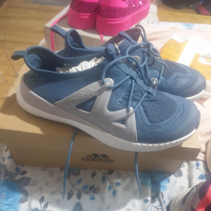 Vand adidași originali Reebok nr 36 o singură pereche