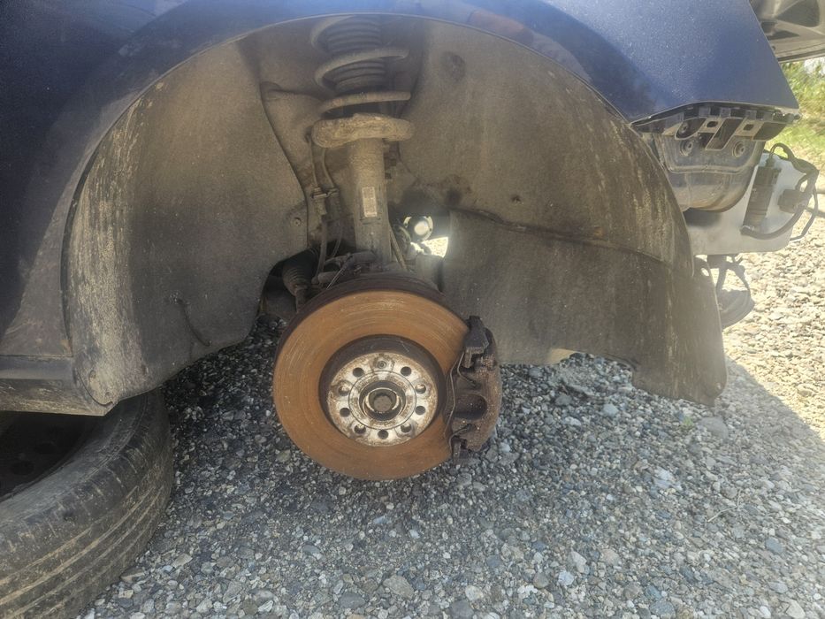 Etrier dreapta fata Vw Passat B7 2.0 tdi cffb